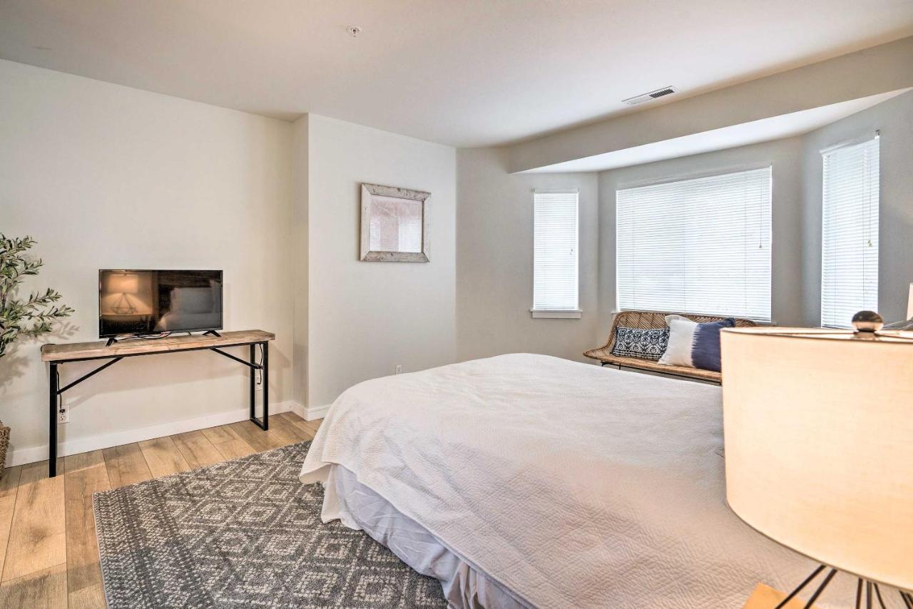 Chic Chelan Condo With Balcony, Walk To Lake And Dtwn! Zewnętrze zdjęcie